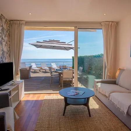 Sea View Apartment *