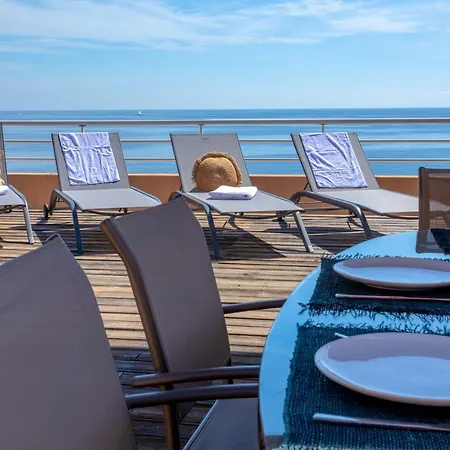 Sea View Apartment *