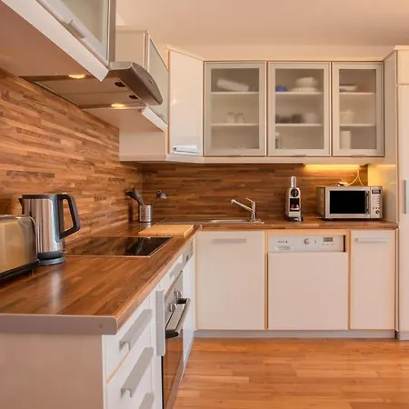 Sea View Apartment *